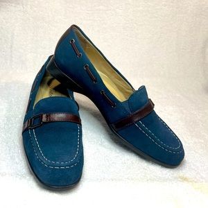 TROTTERS, blue suede with brown leather accents size  6.5
